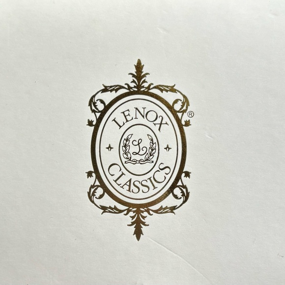 Santa’s decorated delivery 2003 Lenox Classic Ornament - Picture 4 of 4